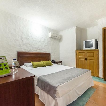 Ayenda 1223 Porton De La 10 Hotell Medellín Exteriör bild